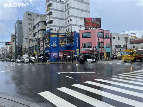 日本大学有英文授课吗？